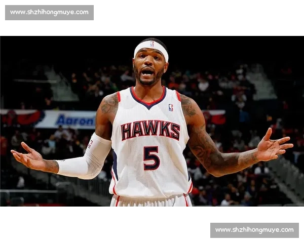 力劈华山!史密斯隔人补扣领衔总决赛十佳球 力劈华山!史密斯隔人补扣领衔总决赛十佳球